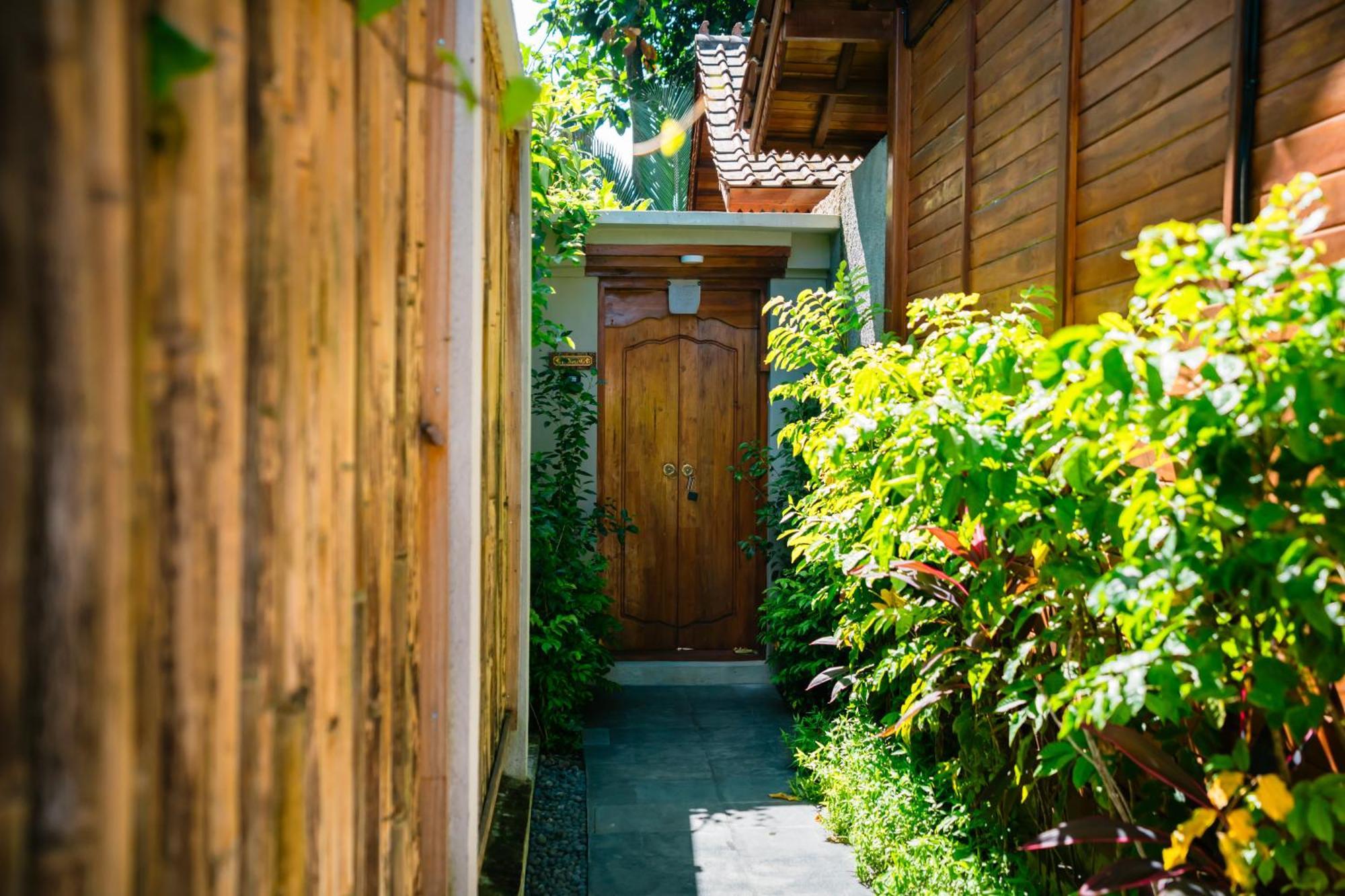 Отель Ngesil Private Joglo & Pool Убуд Экстерьер фото